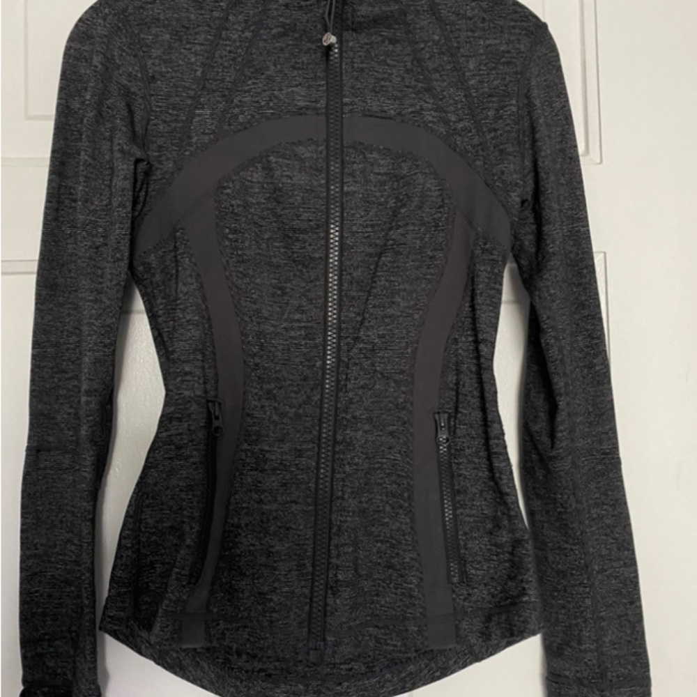 Lululemon Define Jacket sz4, great condition and versatile gray “tweed” color.